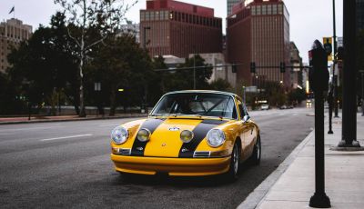 Porsche 911 S 2.7 del 1967 si veste da Bumblebee
