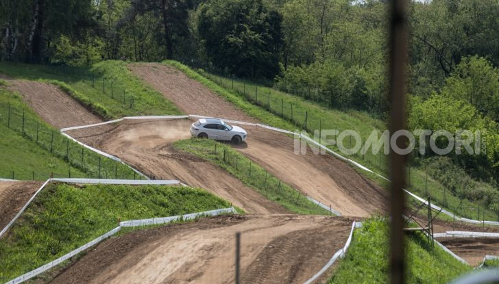Tutti i segreti per guidare una Porsche in fuoristrada - Foto 16 di 22