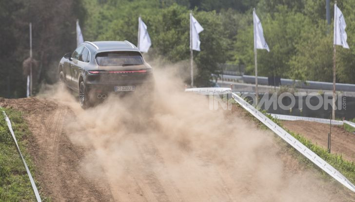 Tutti i segreti per guidare una Porsche in fuoristrada - Foto 6 di 22