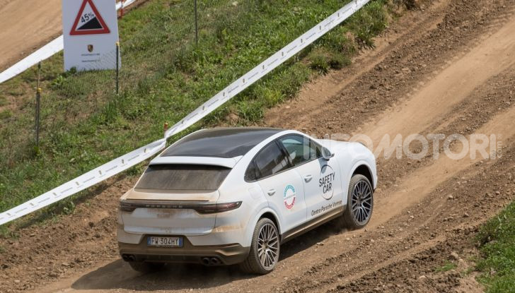 Tutti i segreti per guidare una Porsche in fuoristrada - Foto 4 di 22