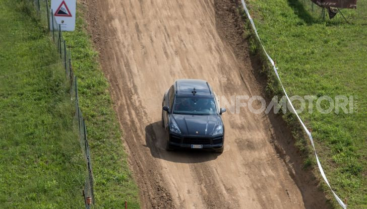 Tutti i segreti per guidare una Porsche in fuoristrada - Foto 14 di 22