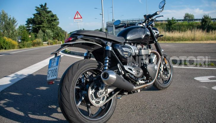Prova Triumph Speed Twin, torna al 1938 e mostra i muscoli - Foto 8 di 32