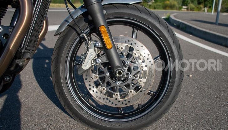 Prova Triumph Speed Twin, torna al 1938 e mostra i muscoli - Foto 9 di 32
