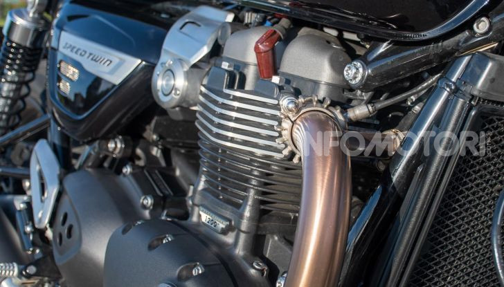 Prova Triumph Speed Twin, torna al 1938 e mostra i muscoli - Foto 10 di 32