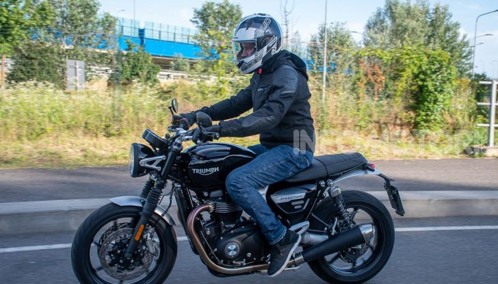 Prova Triumph Speed Twin, torna al 1938 e mostra i muscoli - Foto 20 di 32