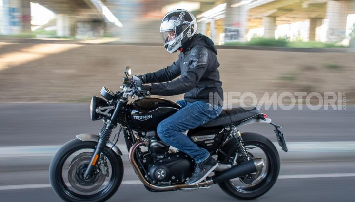 Prova Triumph Speed Twin, torna al 1938 e mostra i muscoli - Foto 21 di 32