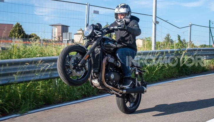 Prova Triumph Speed Twin, torna al 1938 e mostra i muscoli - Foto 23 di 32