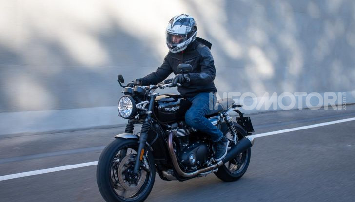 Prova Triumph Speed Twin, torna al 1938 e mostra i muscoli - Foto 25 di 32