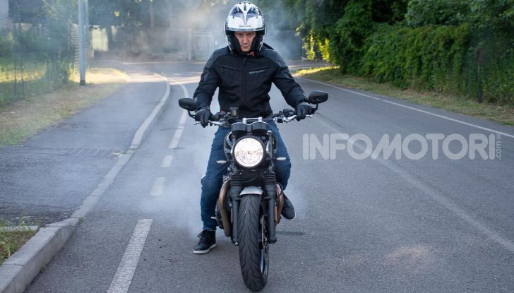Prova Triumph Speed Twin, torna al 1938 e mostra i muscoli - Foto 29 di 32