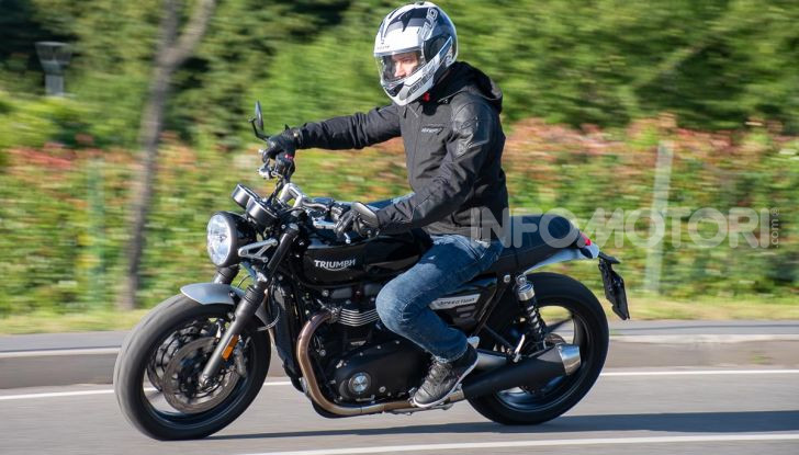 Prova Triumph Speed Twin, torna al 1938 e mostra i muscoli - Foto 30 di 32