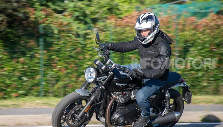 Prova Triumph Speed Twin, torna al 1938 e mostra i muscoli - Foto 32 di 32