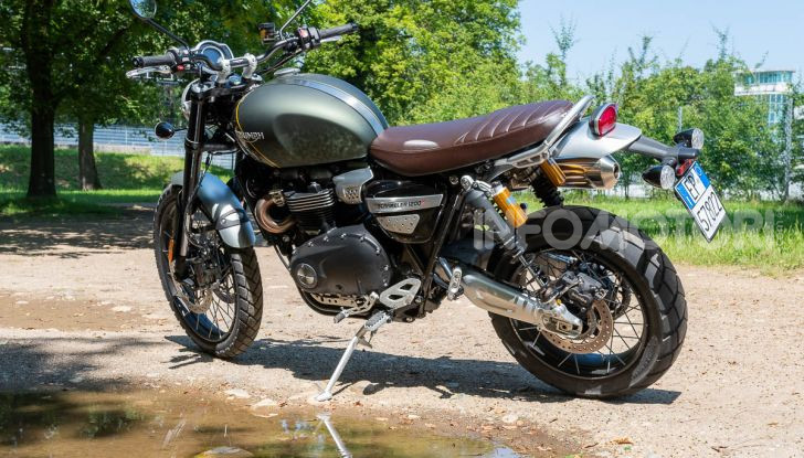 Prova Triumph Scrambler 1200 XC: modern classic dallo stile inconfondibile - Foto 2 di 48
