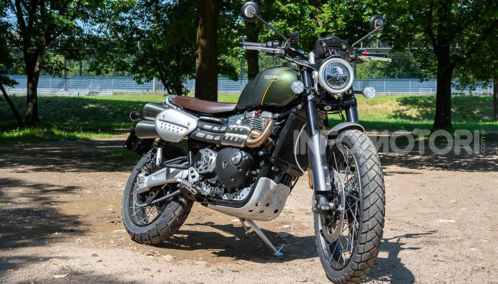 Prova Triumph Scrambler 1200 XC: modern classic dallo stile inconfondibile - Foto 7 di 48