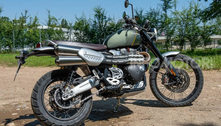 Prova Triumph Scrambler 1200 XC: modern classic dallo stile inconfondibile - Foto 8 di 48