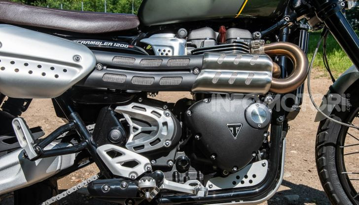 Prova Triumph Scrambler 1200 XC: modern classic dallo stile inconfondibile - Foto 9 di 48