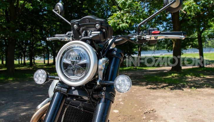 Prova Triumph Scrambler 1200 XC: modern classic dallo stile inconfondibile - Foto 12 di 48