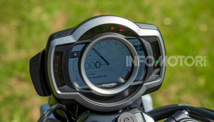 Prova Triumph Scrambler 1200 XC: modern classic dallo stile inconfondibile - Foto 18 di 48