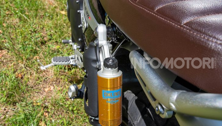 Prova Triumph Scrambler 1200 XC: modern classic dallo stile inconfondibile - Foto 20 di 48