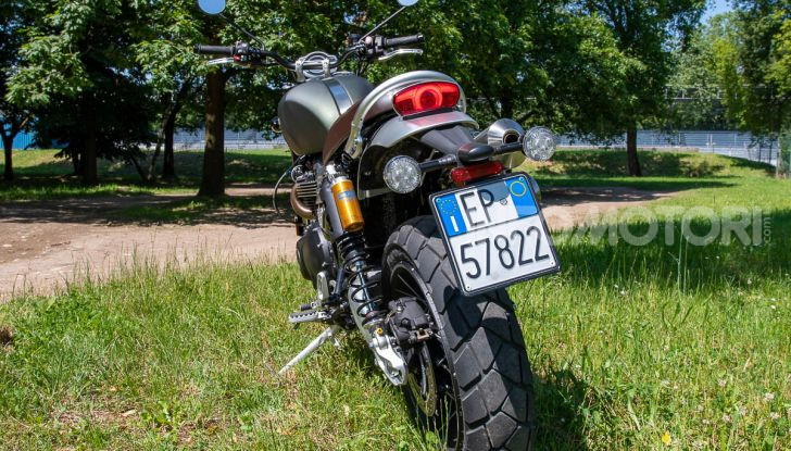 Prova Triumph Scrambler 1200 XC: modern classic dallo stile inconfondibile - Foto 46 di 48