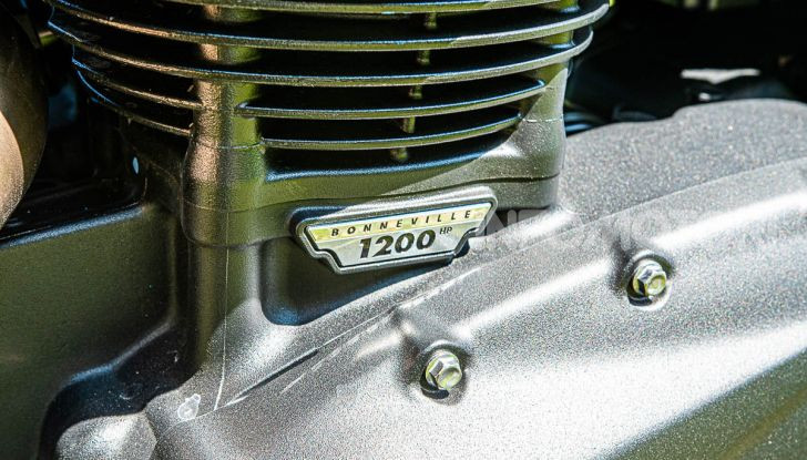 Prova Triumph Scrambler 1200 XC: modern classic dallo stile inconfondibile - Foto 23 di 48