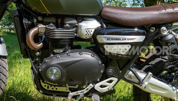 Prova Triumph Scrambler 1200 XC: modern classic dallo stile inconfondibile - Foto 24 di 48