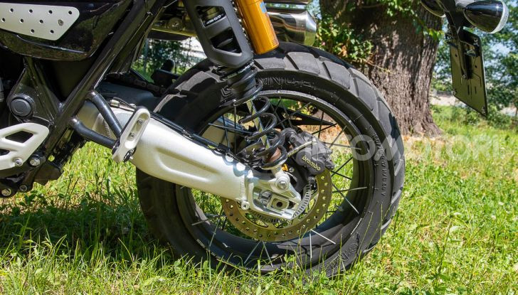 Prova Triumph Scrambler 1200 XC: modern classic dallo stile inconfondibile - Foto 33 di 48