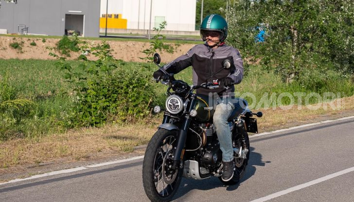 Prova Triumph Scrambler 1200 XC: modern classic dallo stile inconfondibile - Foto 34 di 48