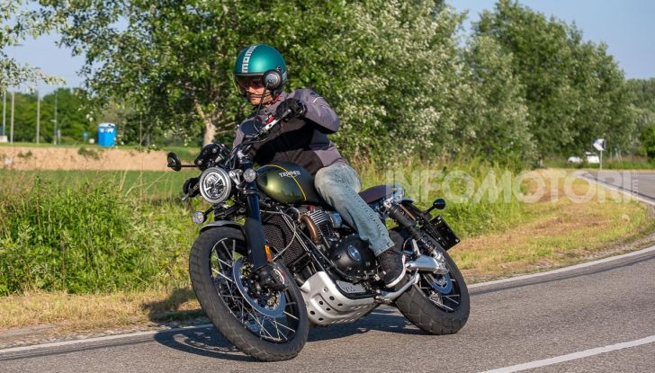 Prova Triumph Scrambler 1200 XC: modern classic dallo stile inconfondibile - Foto 37 di 48