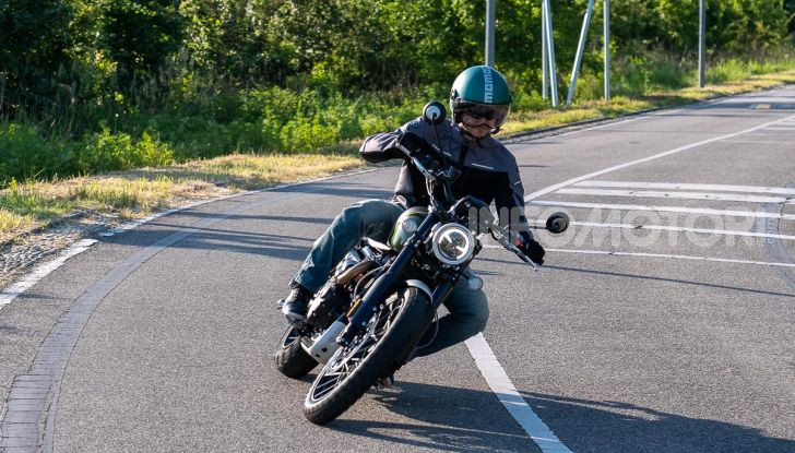 Prova Triumph Scrambler 1200 XC: modern classic dallo stile inconfondibile - Foto 48 di 48