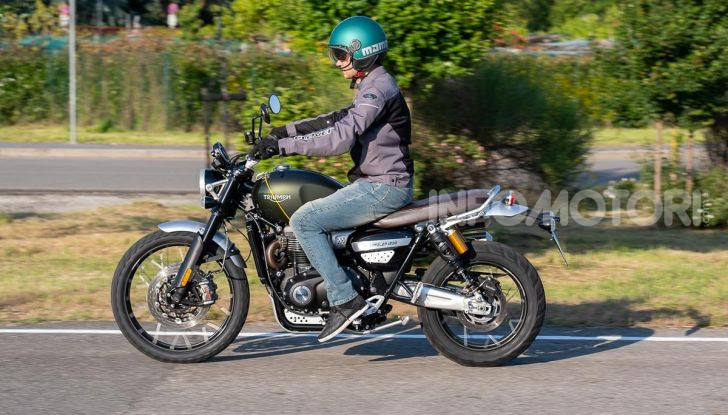 Prova Triumph Scrambler 1200 XC: modern classic dallo stile inconfondibile - Foto 42 di 48