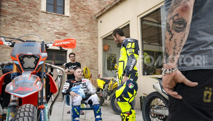 Nicola Dutto sfida Valentino Rossi nel Ranch di Tavullia - Foto 1 di 7