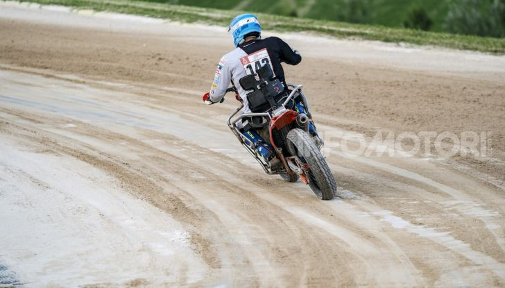 Nicola Dutto sfida Valentino Rossi nel Ranch di Tavullia - Foto 5 di 7