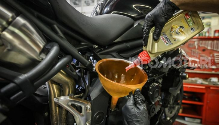 Olio motore: cos’è, a cosa serve e quale scegliere - Foto 4 di 9