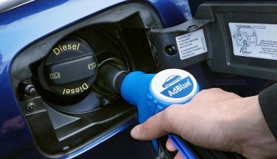 AdBlue: Cos’è, quanto costa e a cosa serve l’additivo auto per abbassare i consumi