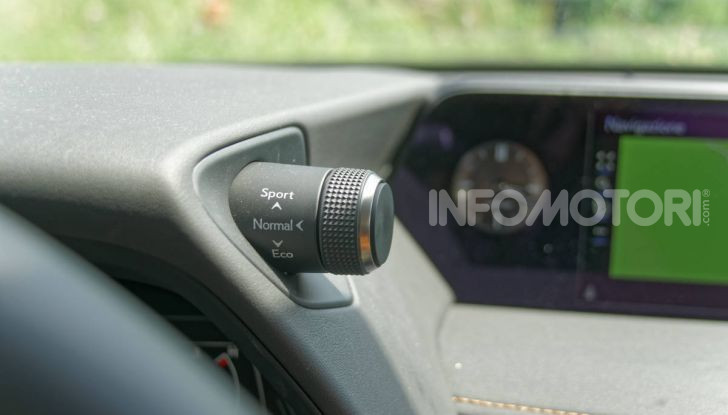 [VIDEO] Lexus UX 250h, il premium hybrid ha l’asso nella manica! - Foto 21 di 58