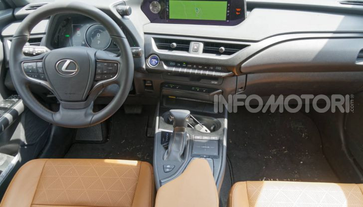 [VIDEO] Lexus UX 250h, il premium hybrid ha l’asso nella manica! - Foto 26 di 58