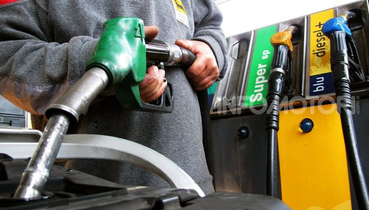 Prezzi carburanti: possibile nuova riduzione delle accise per benzina e diesel - Foto 5 di 10