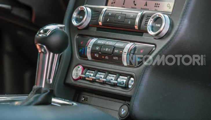 Ford MUDstang contro Ford Mustang: chi vince la scalata del fango? - Foto 17 di 36