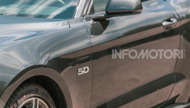 Ford MUDstang contro Ford Mustang: chi vince la scalata del fango? - Foto 9 di 36