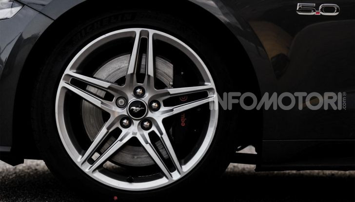 Ford MUDstang contro Ford Mustang: chi vince la scalata del fango? - Foto 32 di 36