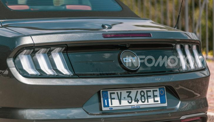 Ford MUDstang contro Ford Mustang: chi vince la scalata del fango? - Foto 8 di 36