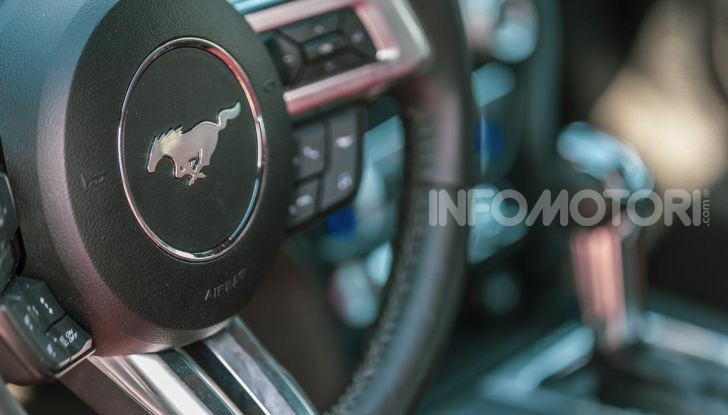 Ford MUDstang contro Ford Mustang: chi vince la scalata del fango? - Foto 11 di 36