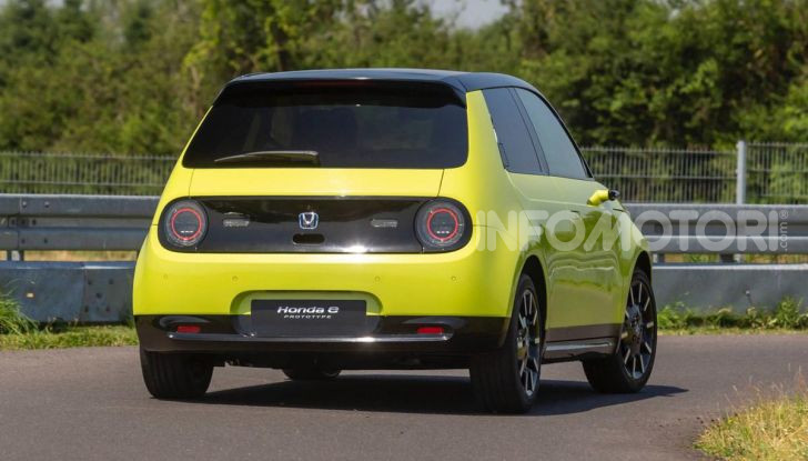Honda e: tutto quello che sappiamo sulla citycar elettrica retrò - Foto 24 di 35