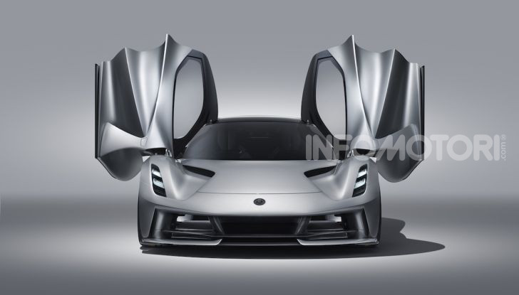 Lotus Evija: l’hypercar elettrica da 1000 euro a cavallo - Foto 16 di 34