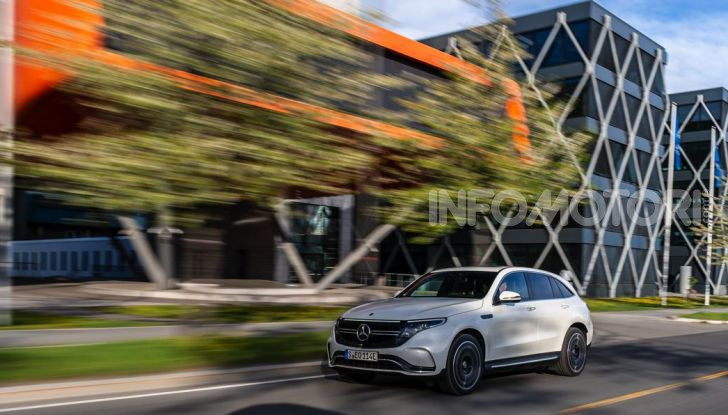 Prova su strada Mercedes-Benz EQC: la prima elettrica del Marchio della Stella - Foto 2 di 31