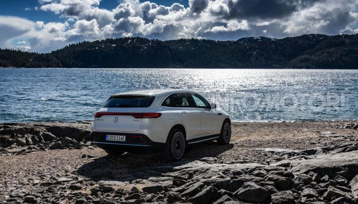 Prova su strada Mercedes-Benz EQC: la prima elettrica del Marchio della Stella - Foto 3 di 31