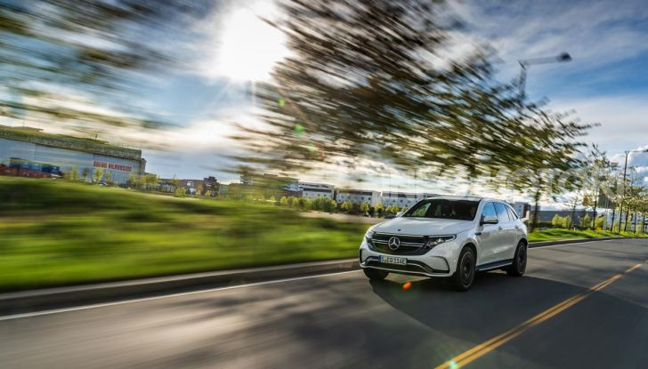 Prova su strada Mercedes-Benz EQC: la prima elettrica del Marchio della Stella - Foto 6 di 31
