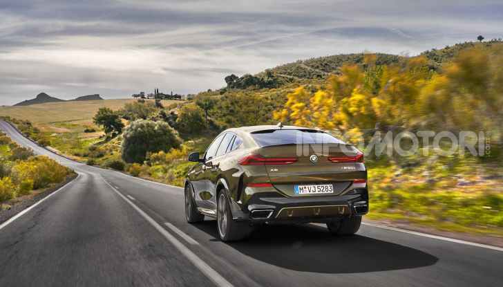 Nuova BMW X6: caratteristiche da Sport Activity Vehicle ed estetica da coupé - Foto 17 di 27