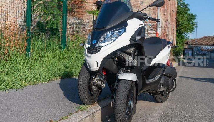 Prova Piaggio MP3 300 HPE, lo Yourban cambia nome e diventa un potente GT - Foto 7 di 40