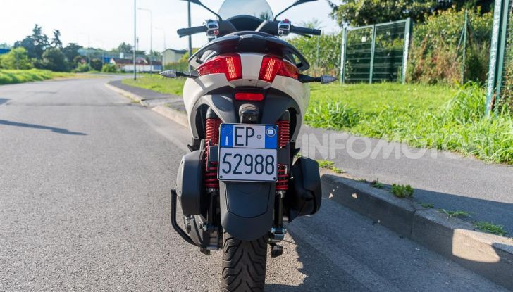 Prova Piaggio MP3 300 HPE, lo Yourban cambia nome e diventa un potente GT - Foto 10 di 40